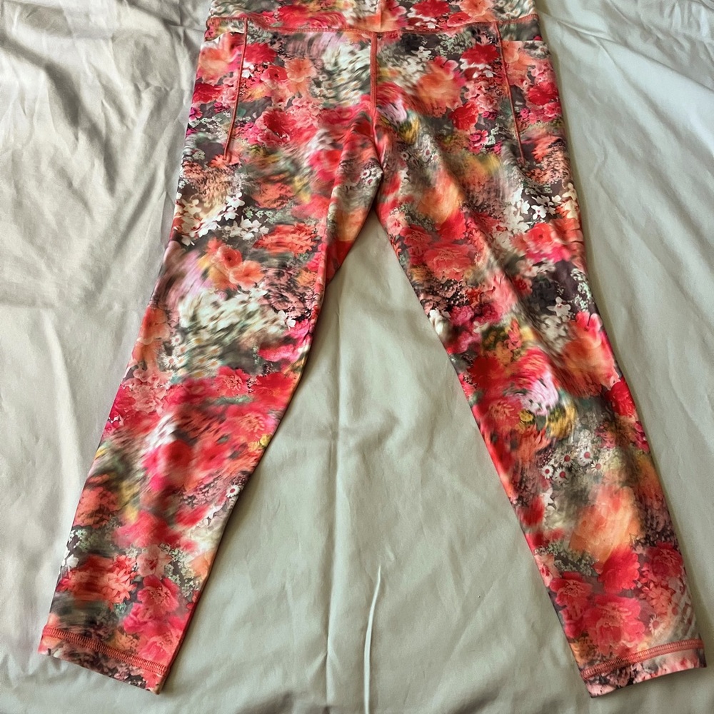 Athleta Salutation Stash II Capri Large/L
